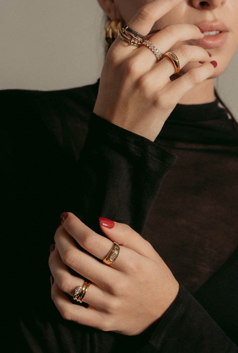 DIAMOND GRID SIGNET RING